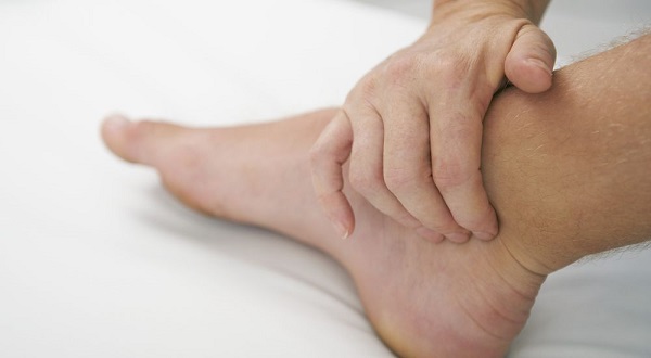 علت ورم پاها در سالمندان