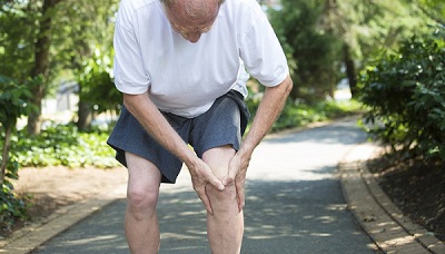 علت ورم پاها در سالمندان