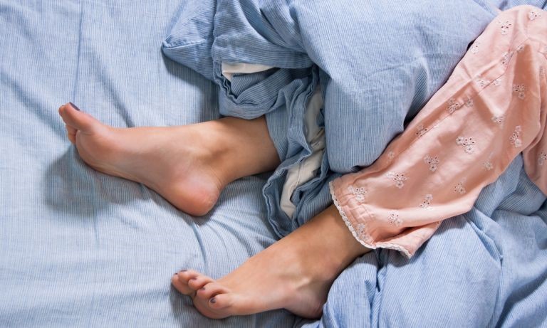 آشنایی با علت گرفتگی عضلات پا در خواب
